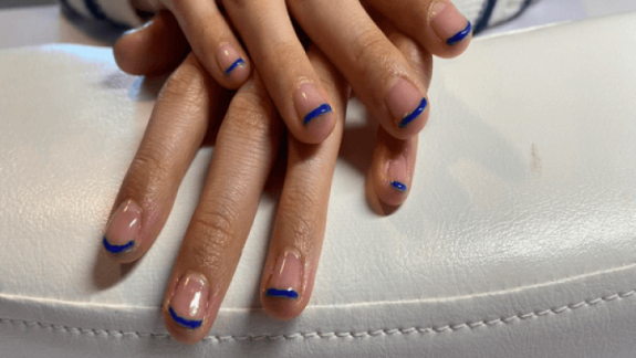 Fransk manicure med farve i Vejle